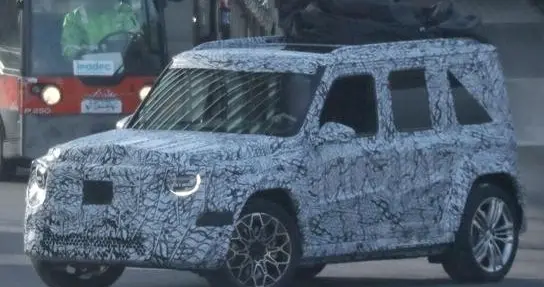 奔驰“小G”谍照曝光 方盒子造型＋纯电