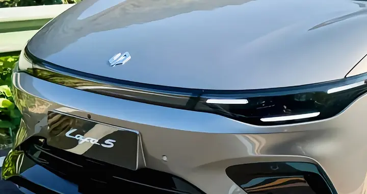 零跑Lafa5上市 限时价格9.28万起 后置后驱＋605km续航