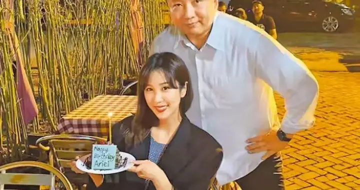 邱士楷妻子参加派对，公然与男子举止越界，周围熟人似乎司空见惯