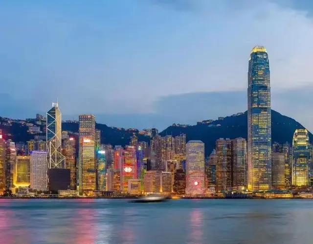 香港人有点瞧不起外地人，外地人同样很反感香港人，什么原因？