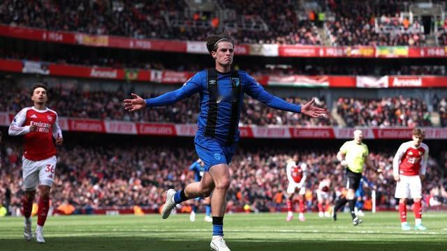 编年纪石：阿森纳队又双叒叕地意料之外、情