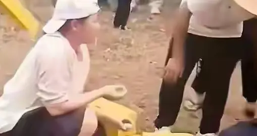 全红禅回乡祭祖撸裤腿火遍全网！奥运冠军秒变乡间丫头圈粉无数