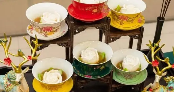 无锡特色美食30种，包括名称、简介、代表店铺，梁溪欢迎四方宾客