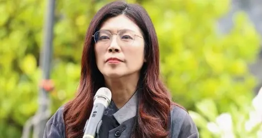 马英九曾叮嘱郑丽文:去南京别穿高跟鞋、练毛笔字，如今全用上了