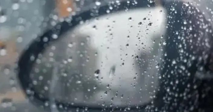 雨天行车，这些“坑”可能惹出大麻烦