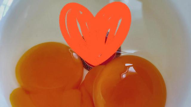 怡然自乐：双黄鸡蛋 今天打了俩老家带回来