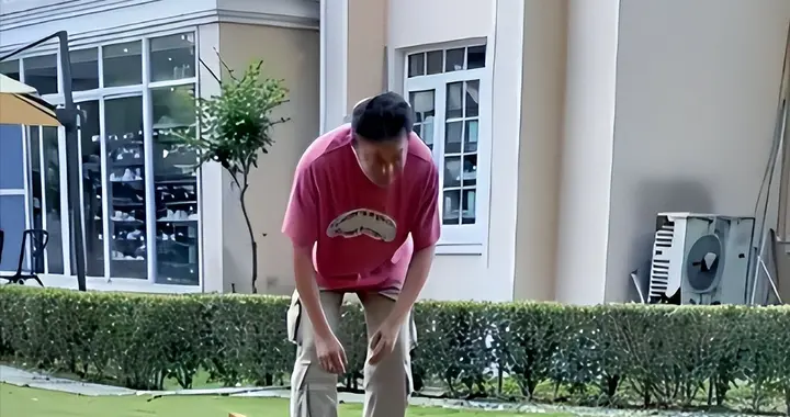 曝60岁老戏骨上海独栋别墅，院子大到能踢球，炫富的毛病还是没改