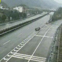 评论员萝卜哥：汽车飞了，这个是真吓人。