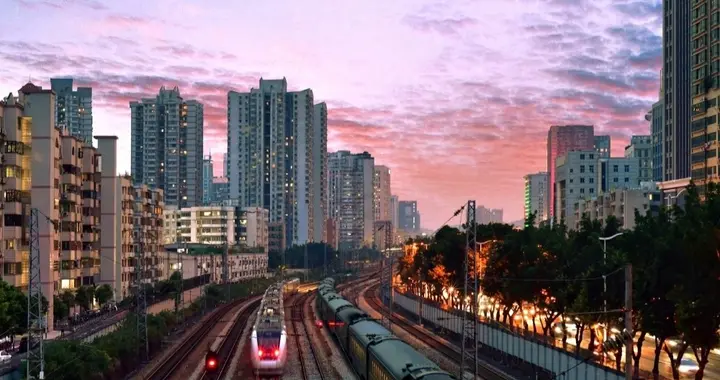 广深铁路：2025年净利润暴涨，未来面临巨大挑战