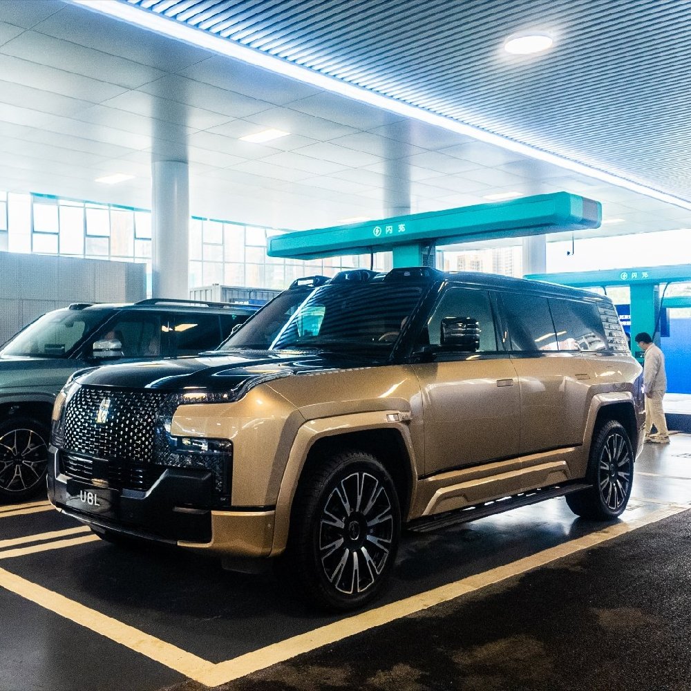 新阿维塔12短暂试驾了一下，主要体验了最新版的华为乾崑智驾，在窄路通行...