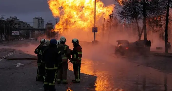 俄军339 架无人机精准绞杀乌克兰命脉，泽连斯基被迫提议停火喘息