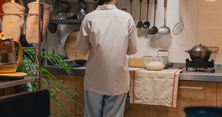 被中年阿姨的“厨房智慧”折服了！花一点小心思，幸福感就提升了