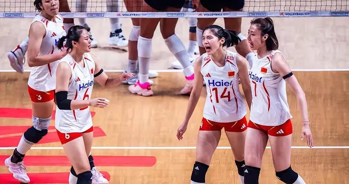 美国队高兴早了！中国女排3-2翻盘，打脸质疑者，全队狂喜，哭了