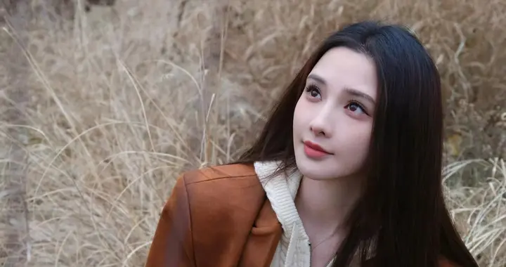 美女壁纸第7412期—彭小苒