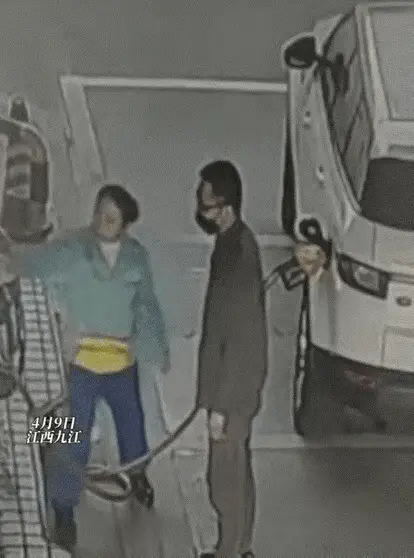 蓝天任逍遥：江西九江，加油站工作的徐大姐