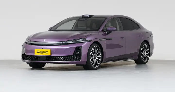 20万级轿车昊铂A800：双腔空悬+鸿蒙座舱+百变行政后座，真豪华