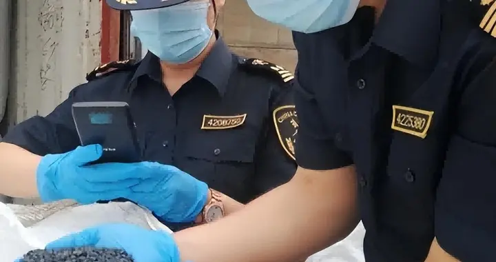 难怪美国一点不慌，原来真有内鬼输血！1200吨战略物资被悄悄贱卖