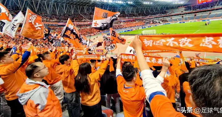 山东泰山消息：克雷桑伤势不轻，现场观众32105人，卡扎MVP