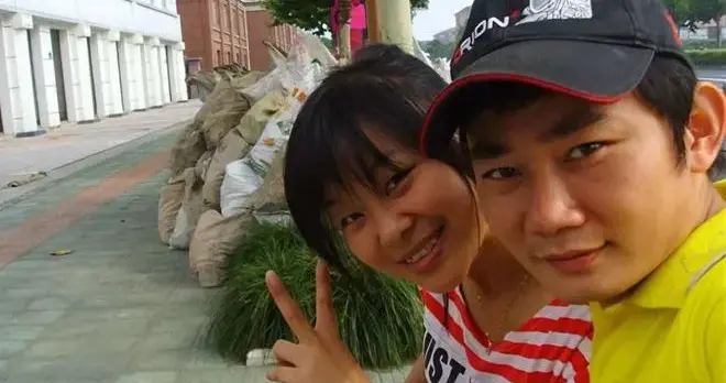 张雪机车一战封神！老婆星姐14岁陪他白手起家，夫妻感情惹人羡