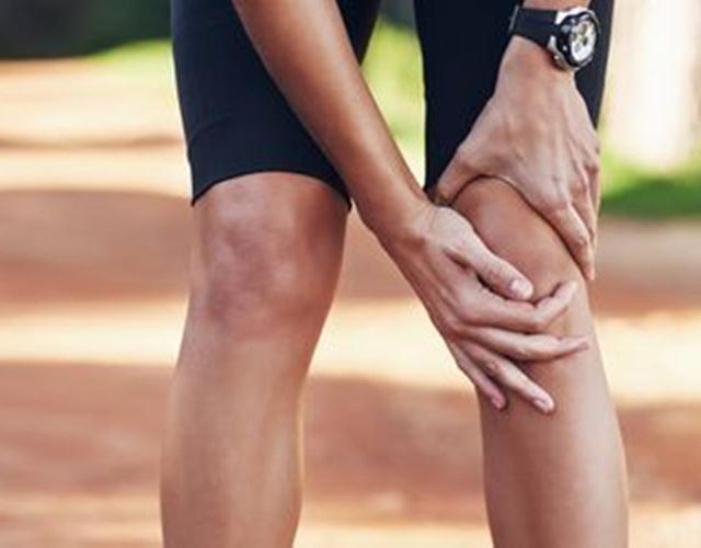 拍片子发现膝盖里长了骨刺，有什么影响，该不该切除？