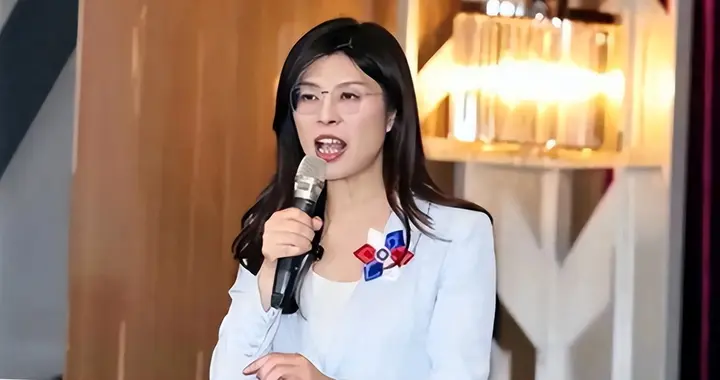 郑丽文赢麻了！民进党被逼到绝路、做出3大让步，赖清德服软了？