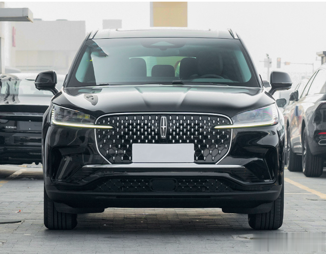 车长5米08全系V6发动机！每月销量都不到500台！飞行家为何不讨喜