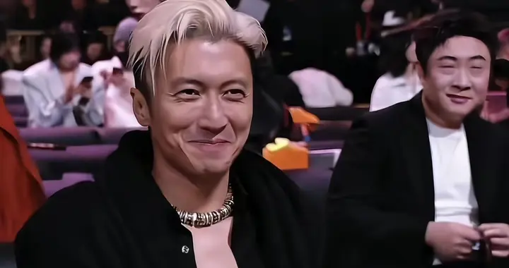 2026开年第一梗， “三蹦子看法拉利”，演员乔衫偷看谢霆锋火了