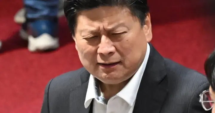 风波又起！郑丽文刚说要翻篇，傅崐萁党团会展示报道，剑指赵少康