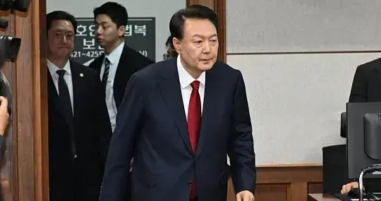 突发！韩国前总统被判无期，青瓦台魔咒背后是谁在下棋？