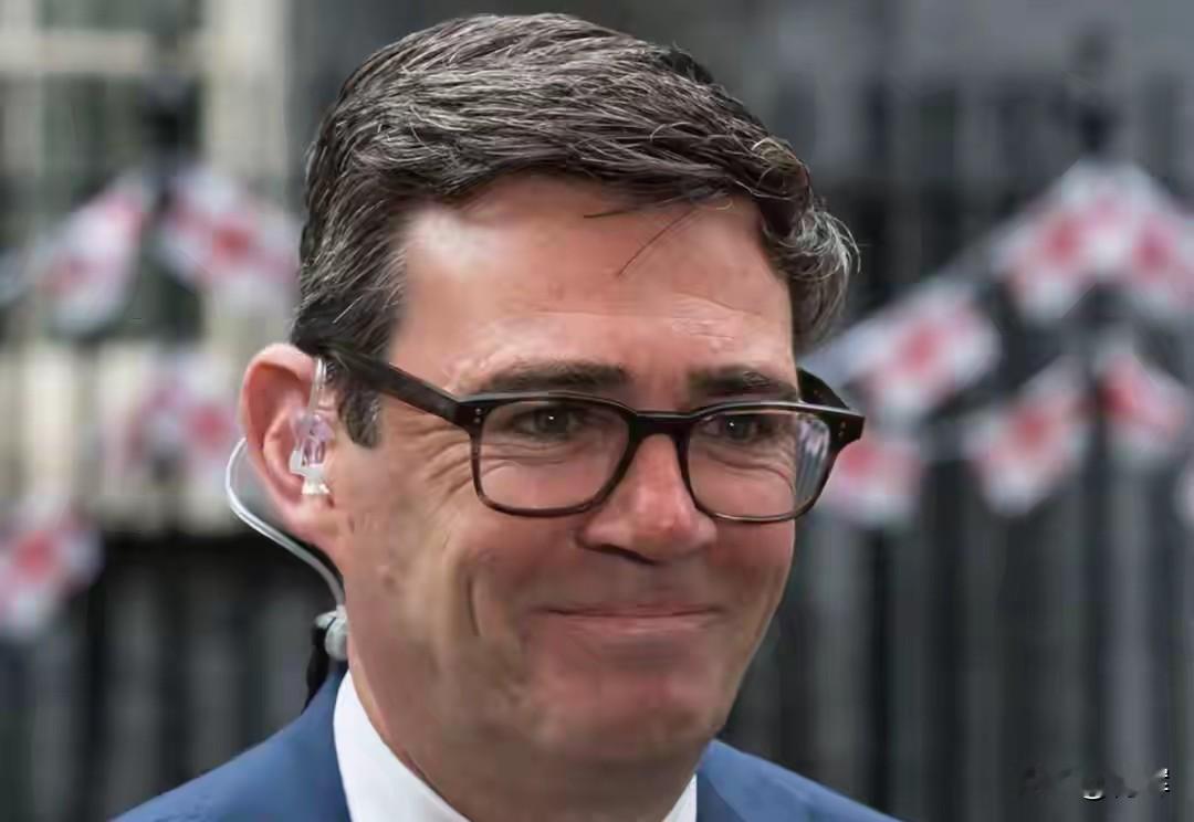 先聊合作再谈赔偿！英国新首相对华发声称提到英钢，果然很精明 对于英国政...