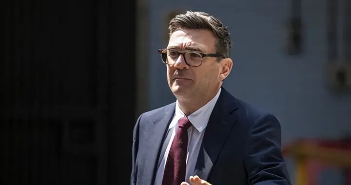 英国首相伯纳姆豪掷5000枚导弹, 力挺泽连斯基, 到底在赌什么？