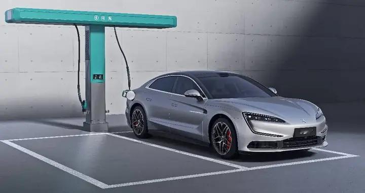 闪充加持，仰望U7 2026款豪华叙事加上关键一章