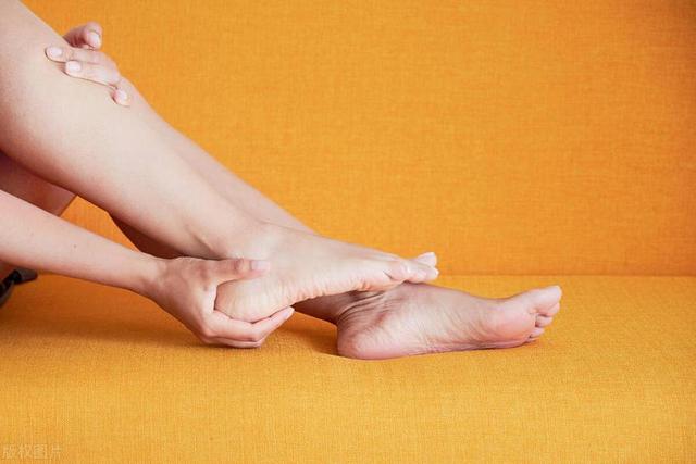 女性衰老时，一般“下半身”会有3个改变，若一个不占，恭喜你