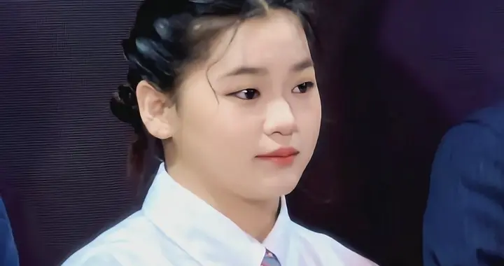 全红婵线下做活动，小小一只真可爱！