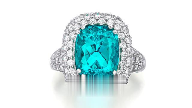 帕拉伊巴碧玺和钻石戒指在 Bonhams 拍卖会上的价格远超预估价