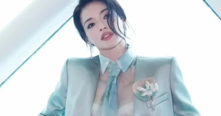 北影节名场面！黄渤抱怨舒淇忘本葛优献花求戏，她一句话噎住全场