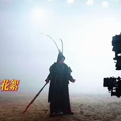 棠宝琼锅：事实是， 何润东也戴起了稚鸡翎