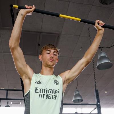 下水道男孩：Dean Huijsen（全