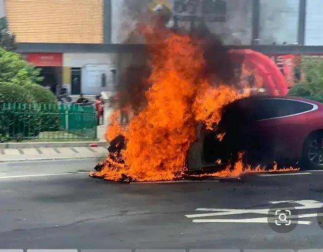 亲历火势让我放弃电车，小米su7事故再次印证，这是对的