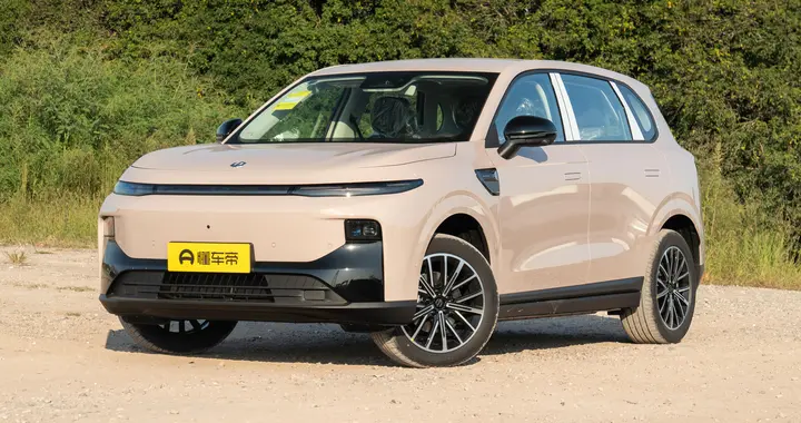帮朋友买SUV，我和他一起试了三款车，最后选了零跑B10