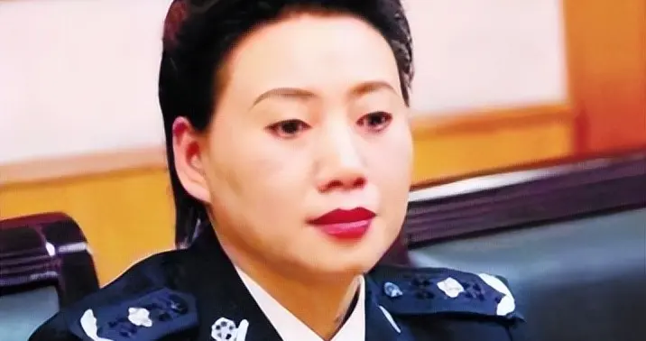 明明有着光明前景，却为名利甘当情妇，最后丑事败露前途尽毁