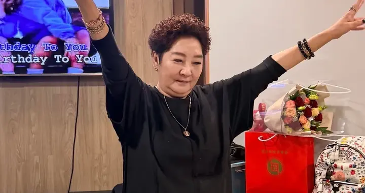 61岁港星雪梨，旧爱徐少强离世后断崖式衰老，庆生不见姐姐米雪