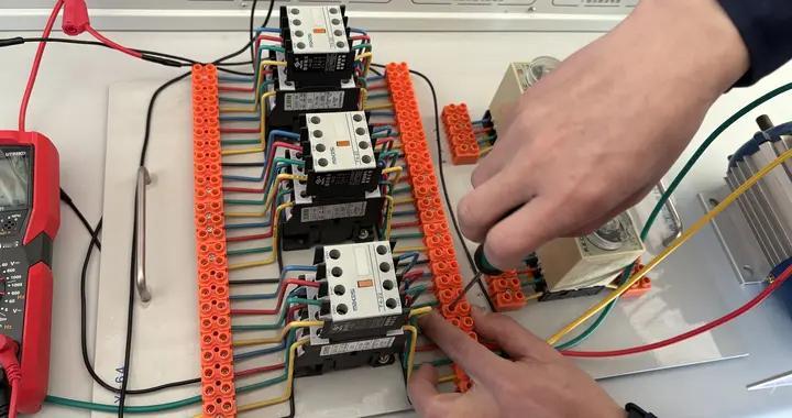 PLC培训：靠谱选择与行业洞察