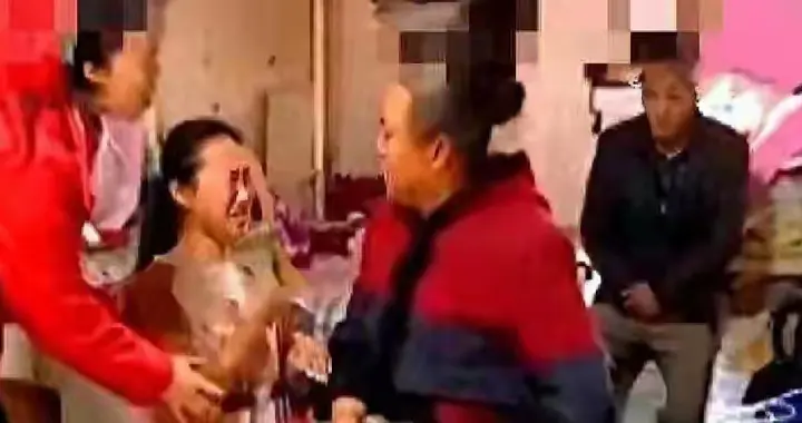 山西大妈和女儿女婿同床睡14年，女婿想搬走，岳母：有钱翅膀硬了