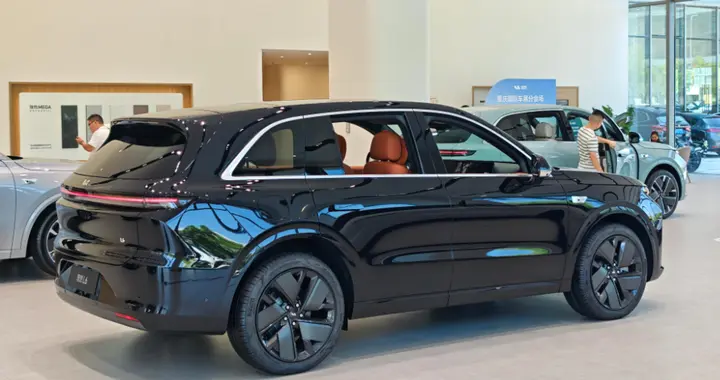 国内“中大型SUV”月冠军：已经连着好几个月登顶，月销2万台