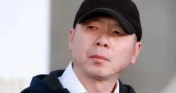 人民日报怒批！这次“狂妄自大”的冯小刚，被周星驰狠狠上了一课