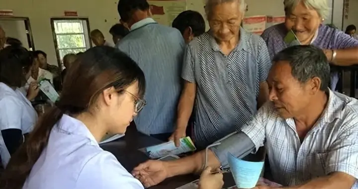发现一个奇怪现象：乡镇卫生院除了没有病人，真的其他什么都有？