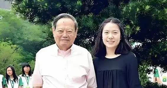 翁帆50岁暴露底牌！不争遗产不找下家，余生只为双亲活！