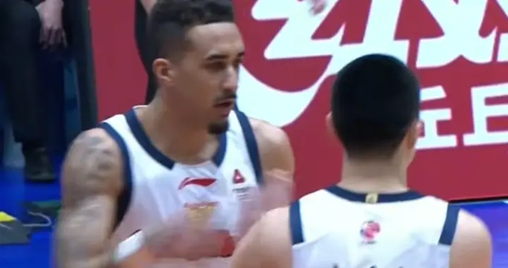“胜不足喜”广东队的缺点完全暴露，徐杰低迷，胡明轩奎因爆发！