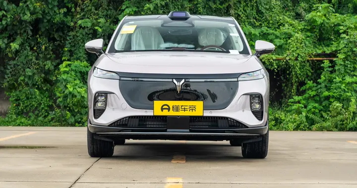 体验全新岚图知音：标配华为乾崑+鸿蒙座舱，适合家庭的纯 电SUV